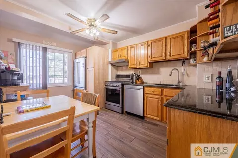 437 Runyon Ave, Middlesex, NJ 08846 photo 9