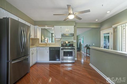 562 W Pershing Ave, Middlesex, NJ 08846 photo 8