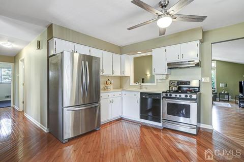 562 W Pershing Ave, Middlesex, NJ 08846 photo 9