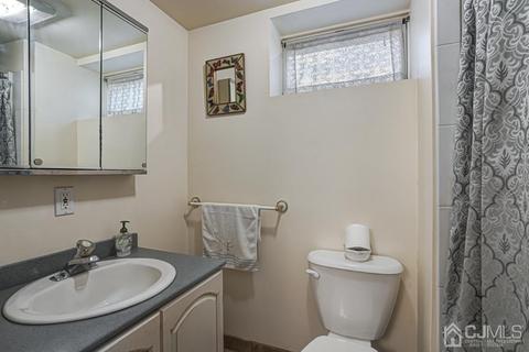 562 W Pershing Ave, Middlesex, NJ 08846 photo 22
