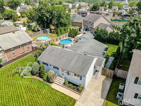 562 W Pershing Ave, Middlesex, NJ 08846 photo 2