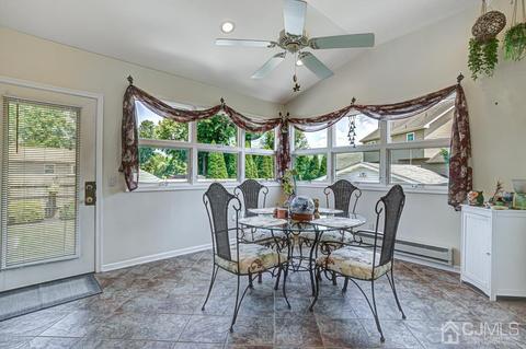 562 W Pershing Ave, Middlesex, NJ 08846 photo 4