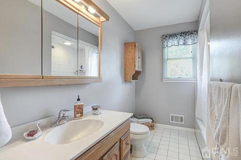 562 W Pershing Ave, Middlesex, NJ 08846 photo 17