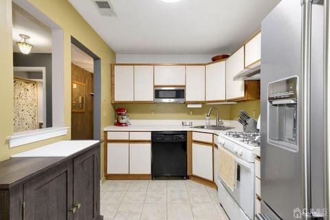 910 Meadow Ct, Helmetta, NJ 08828 photo 7