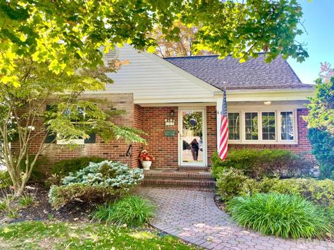 65 Third St, Edison, NJ 08837 photo 1