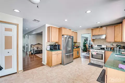 2 Lyons Ln, Edison, NJ 08820 photo 9
