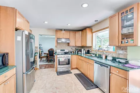 2 Lyons Ln, Edison, NJ 08820 photo 10
