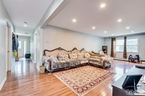 2 Lyons Ln, Edison, NJ 08820 photo 8