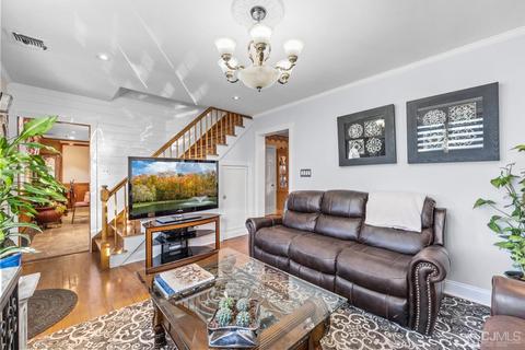 2 Mohawk Ave, Middlesex, NJ 08846 photo 4