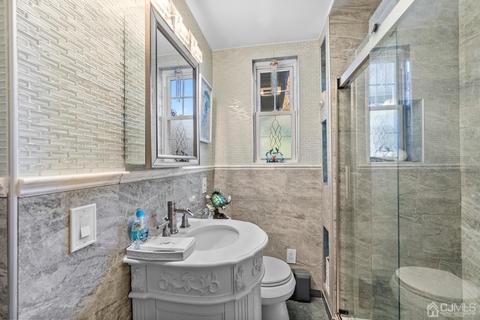 2 Mohawk Ave, Middlesex, NJ 08846 photo 10