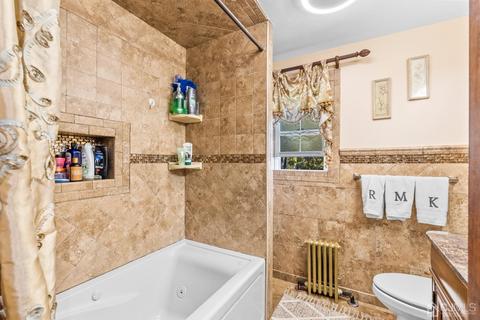 2 Mohawk Ave, Middlesex, NJ 08846 photo 19