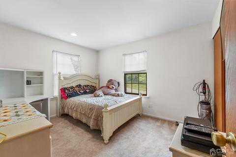 301 Maplecrest Rd, Edison, NJ 08820 photo 18
