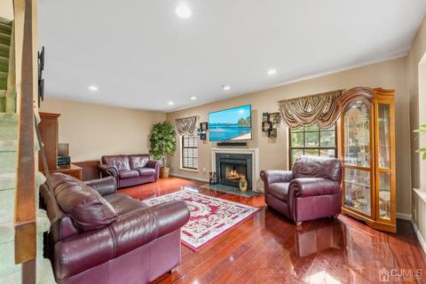301 Maplecrest Rd, Edison, NJ 08820 photo 9