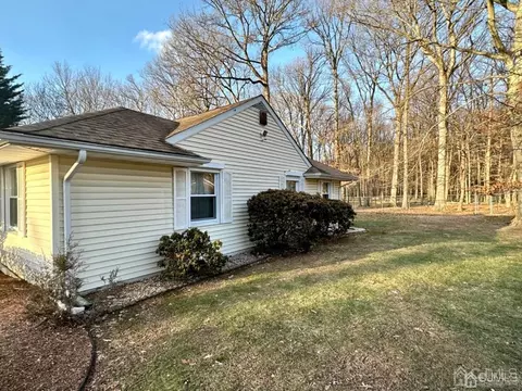 3 Flower Ct, Edison, NJ 08820 photo 2