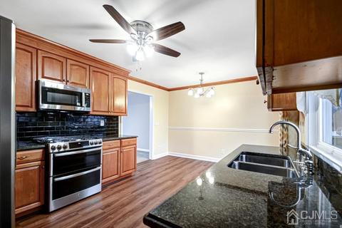 131 Third St, Middlesex, NJ 08846 photo 6