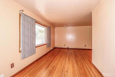80 Calvert Ave, Edison, NJ 08820 photo 9
