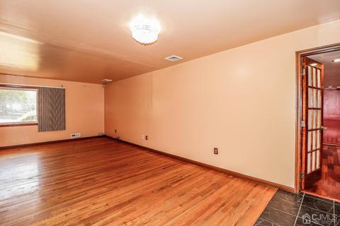 80 Calvert Ave, Edison, NJ 08820 photo 10