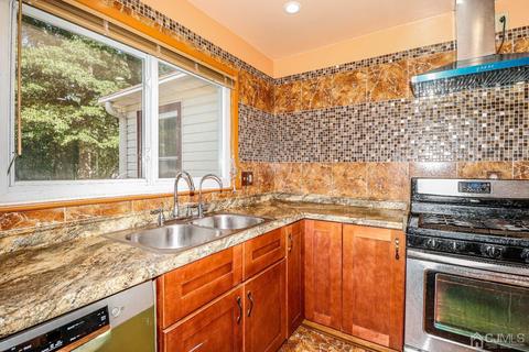 80 Calvert Ave, Edison, NJ 08820 photo 15