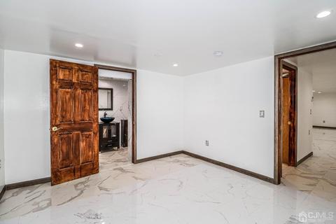 80 Calvert Ave, Edison, NJ 08820 photo 33
