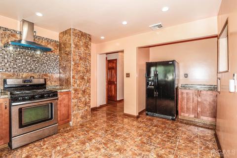 80 Calvert Ave, Edison, NJ 08820 photo 16