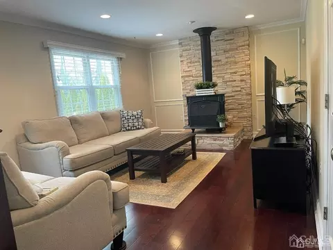 8 Singer Ct, Parlin, NJ 08859 photo 16