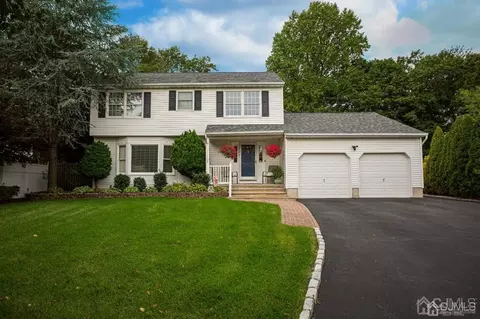 8 Singer Ct, Parlin, NJ 08859 photo 1