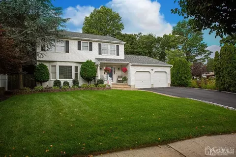 8 Singer Ct, Parlin, NJ 08859 photo 2