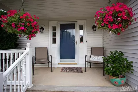 8 Singer Ct, Parlin, NJ 08859 photo 4