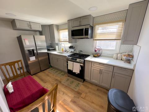 612 Edgeworth St, Middlesex, NJ 08846 photo 4