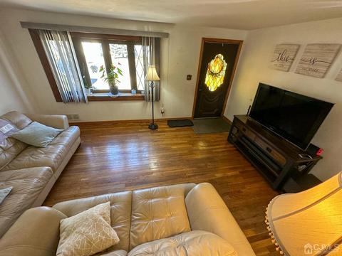 612 Edgeworth St, Middlesex, NJ 08846 photo 2