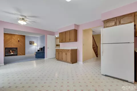1 Lyons Ln, Edison, NJ 08820 photo 9