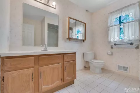 1 Lyons Ln, Edison, NJ 08820 photo 27