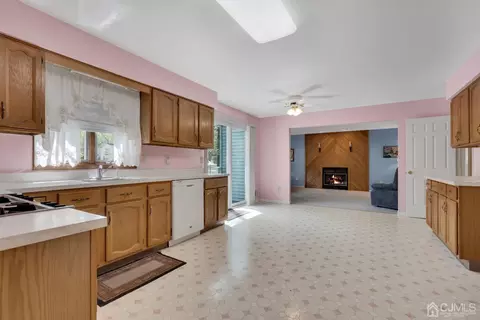 1 Lyons Ln, Edison, NJ 08820 photo 7