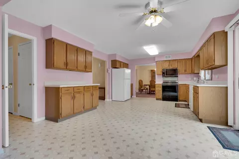 1 Lyons Ln, Edison, NJ 08820 photo 8