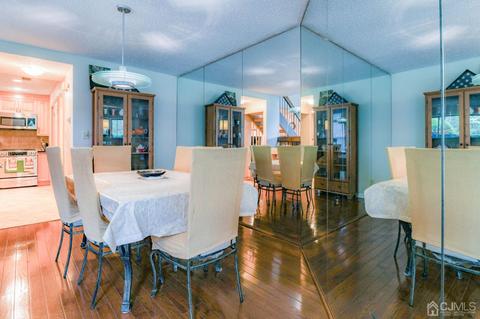 542 Westgate Dr, Edison, NJ 08820 photo 3