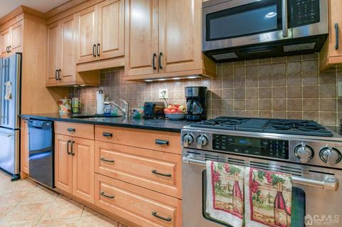 542 Westgate Dr, Edison, NJ 08820 photo 14