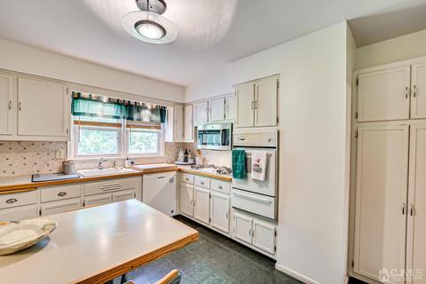 82 Calvert Ave, Edison, NJ 08820 photo 27