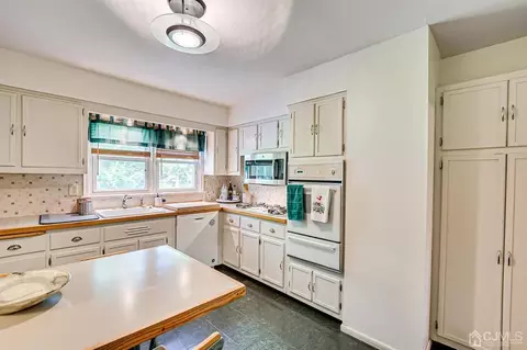 82 Calvert Ave, Edison, NJ 08820 photo 27