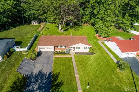 82 Calvert Ave, Edison, NJ 08820 photo 4