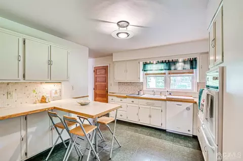 82 Calvert Ave, Edison, NJ 08820 photo 26