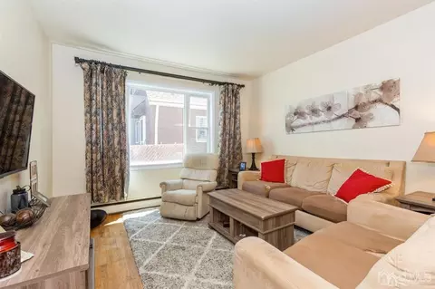 405 2nd St, Middlesex, NJ 08846 photo 4