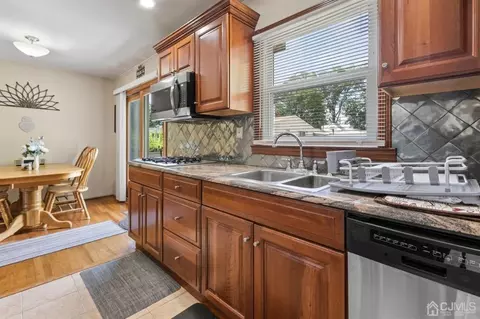 445 2nd St, Middlesex, NJ 08846 photo 6