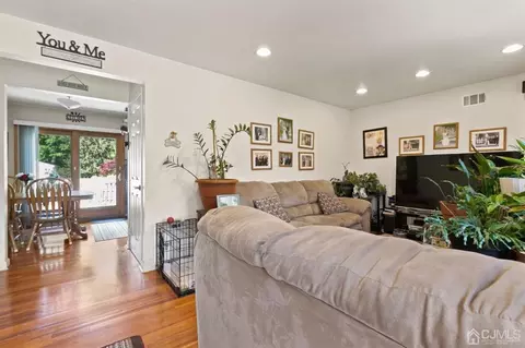 445 2nd St, Middlesex, NJ 08846 photo 4