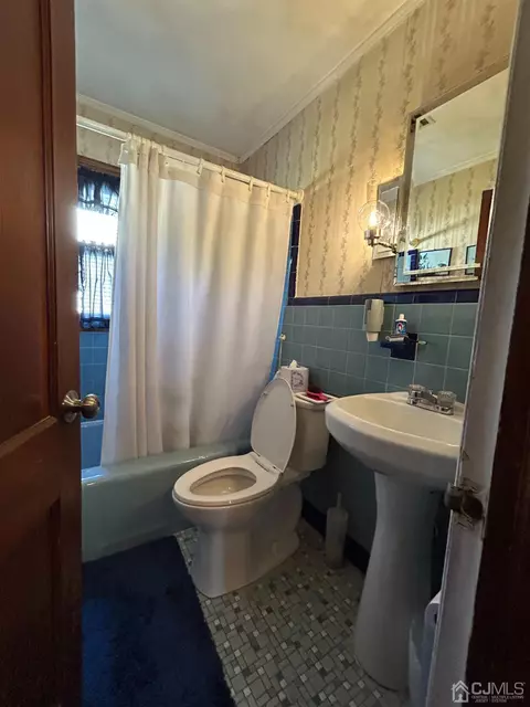 35 C St, Middlesex, NJ 08846 photo 8