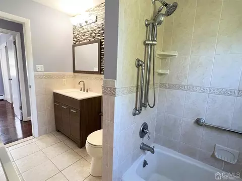 4 Loeb Ct, Edison, NJ 08817 photo 12