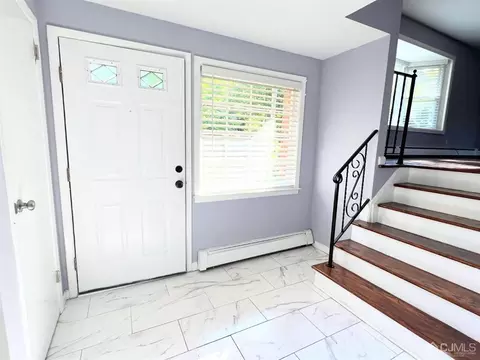 4 Loeb Ct, Edison, NJ 08817 photo 2