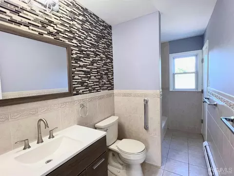 4 Loeb Ct, Edison, NJ 08817 photo 13