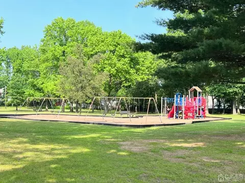 4 Loeb Ct, Edison, NJ 08817 photo 33