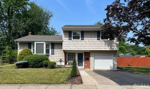 4 Loeb Ct, Edison, NJ 08817 photo 1