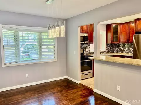 4 Loeb Ct, Edison, NJ 08817 photo 9